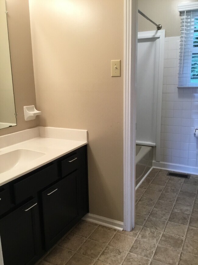 Building Photo - 3 Bedroom Home For Rent in St. Bethlehem A...