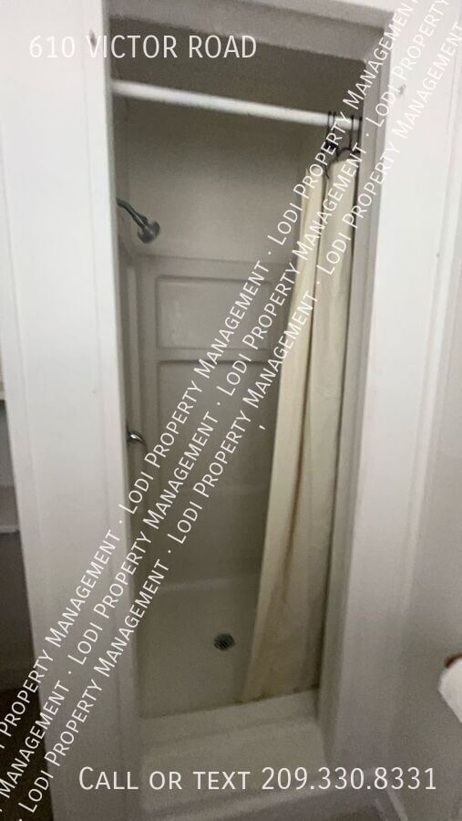 Building Photo - 610 E Victor Rd