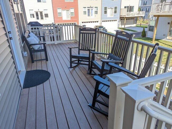 Building Photo - Gorgeous Newer Construction Home (2022) in...
