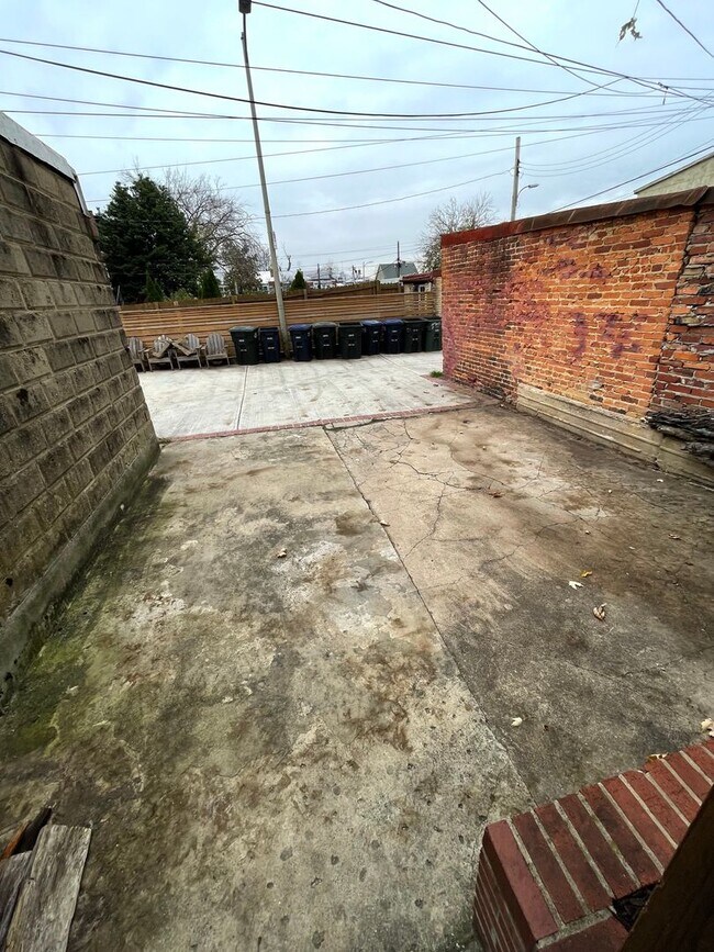 Building Photo - Beautiful Petworth Row House On Grant Circle Park W/Parking Included, Pets Welcomed, Updated Kitc...