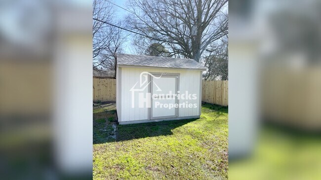 Building Photo - 1500 Ivy Rd