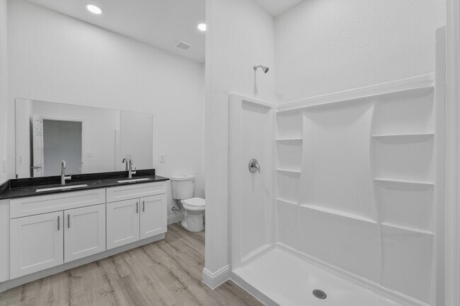 Building Photo - 556 Sherwood Ave S