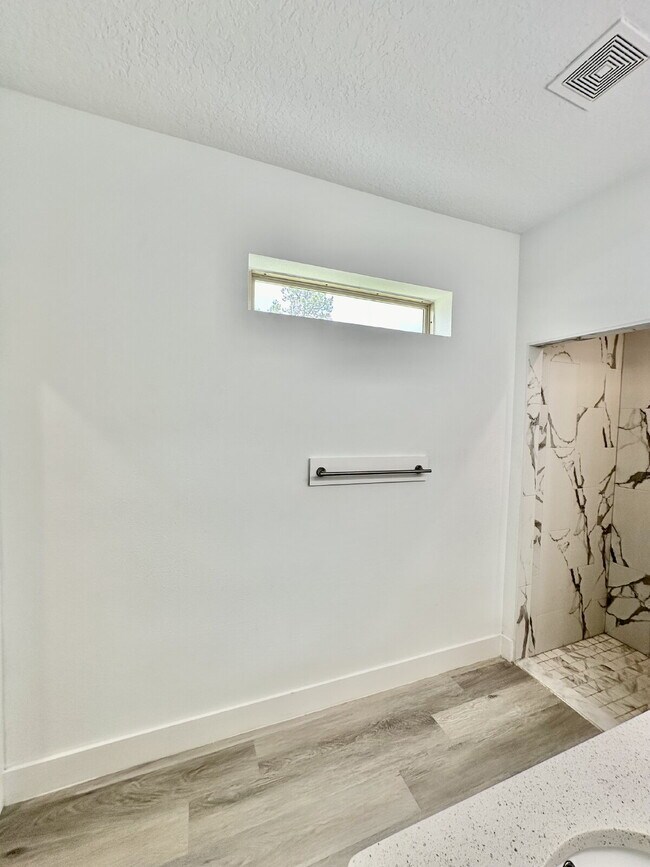 Building Photo - Private Master Bedroom and Bathroom available in a Large, Modern Home. The Master Bedroom feature...