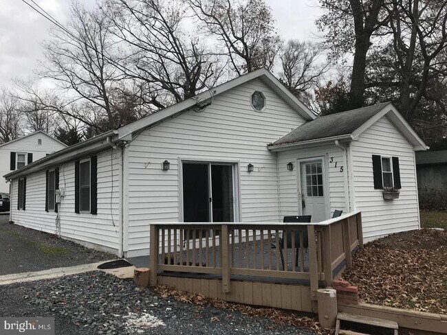 Building Photo - 315 South Dr