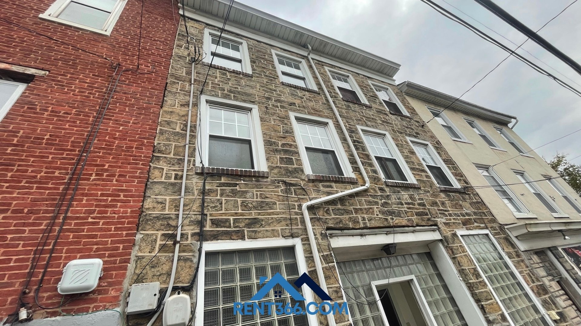 Building Photo - 403 E Norwegian St