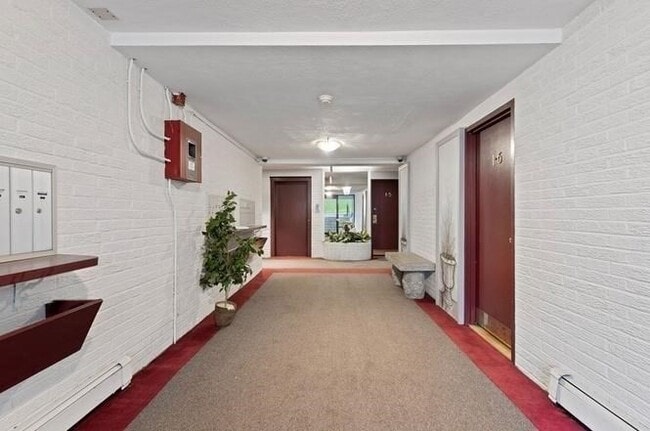 Building Photo - 70 Warren Ave