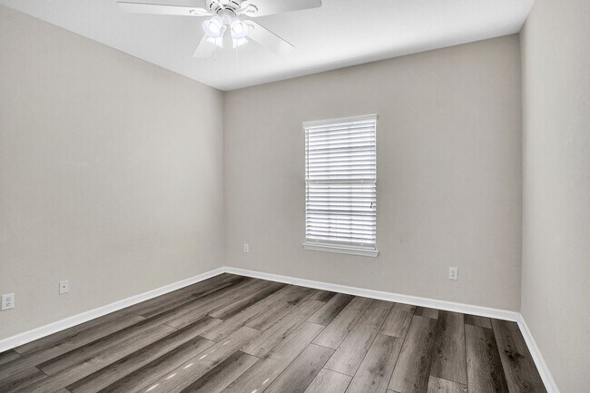 Building Photo - Welcome to this 2 bedroom, 2 bathroom condo in the wonderful community of Palencia.