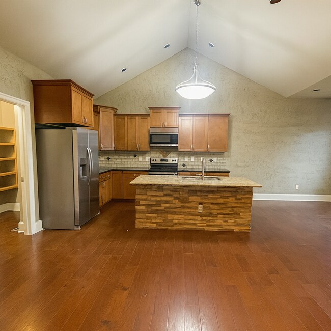 Building Photo - 7453/57 Summerside