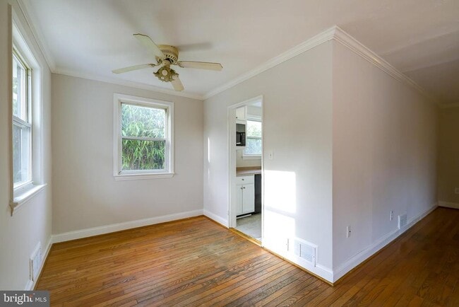 Building Photo - 10022 Brunett Ave