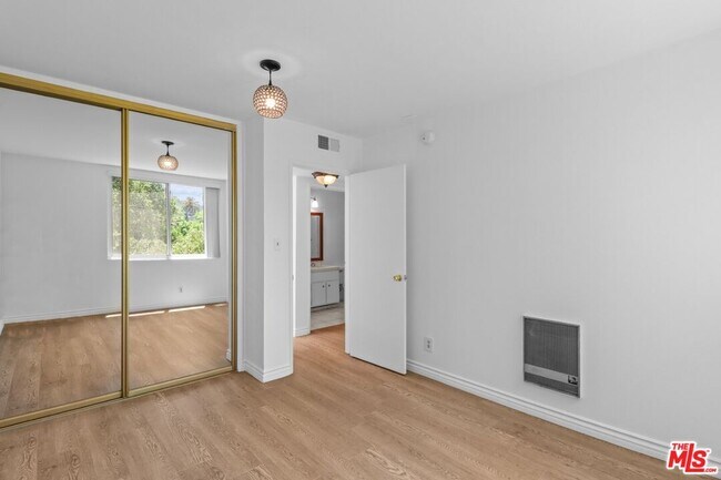 Building Photo - 4610 Densmore Ave