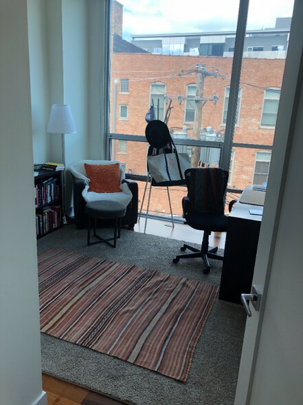 Building Photo - 1624 W Division St