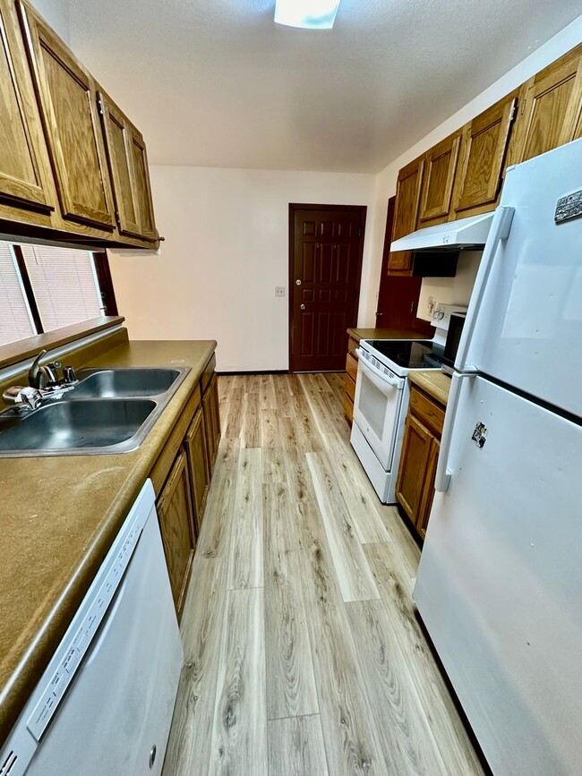 Building Photo - 3 Bedroom Home for Rent in North Pole!