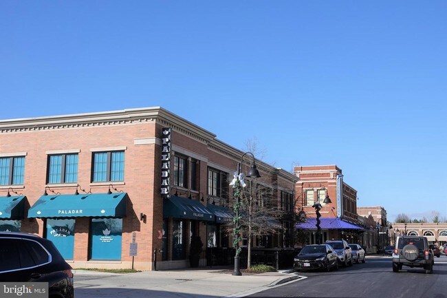 Building Photo - 210 Decoverly Dr