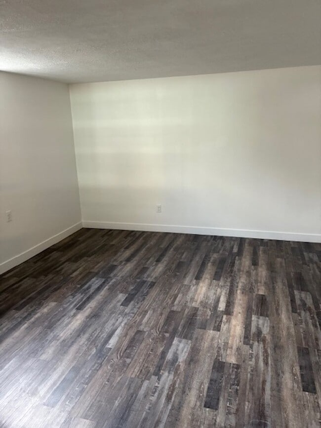 Building Photo - 418 Lola Ln