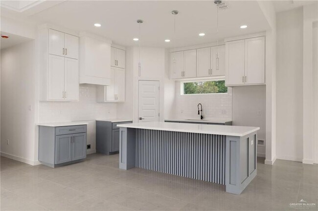 Building Photo - 614 Sonny Dr