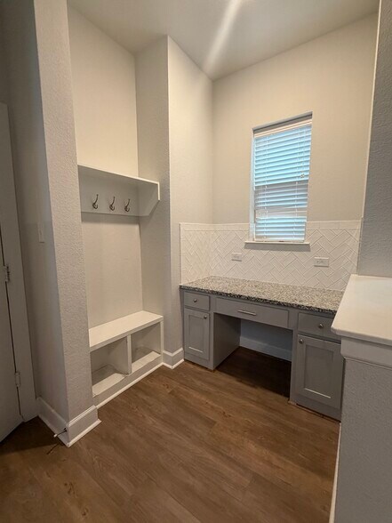 Building Photo - 1803 Desert Willow Way