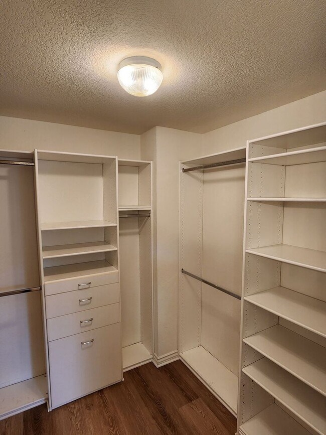 Building Photo - Beautiful Upgraded Home in RSM!