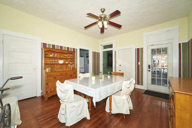 Dining room - 1629 Lexington Ave