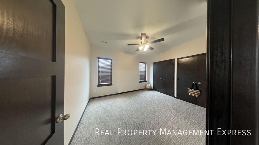 Building Photo - Spacious 3 Bed 2 Bath Townhome