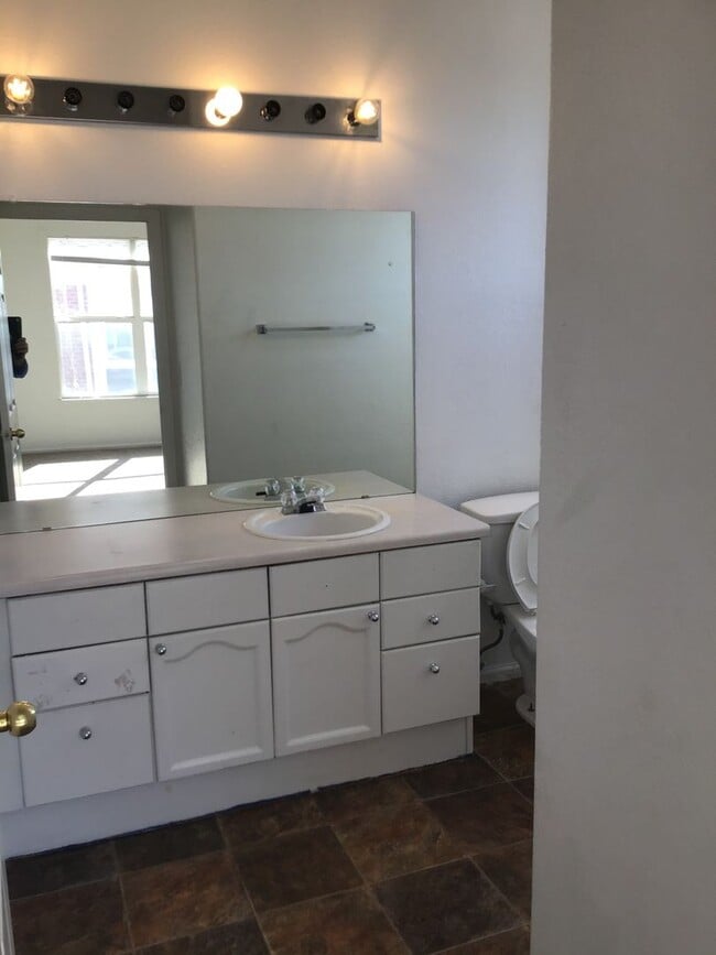 Building Photo - Large 2 bed, 2 bath condo for rent near Anschutz Medical Center