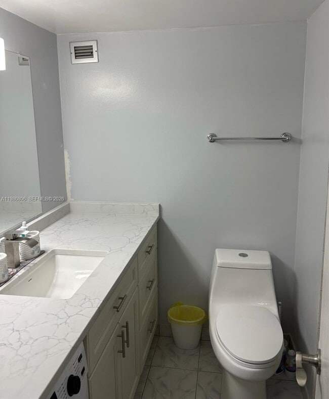 Building Photo - 427 Golden Isles Dr