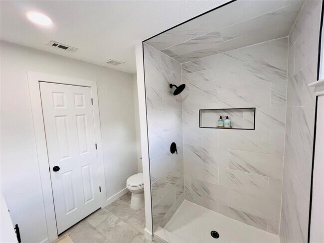 Building Photo - 9614 Ravensworth Dr
