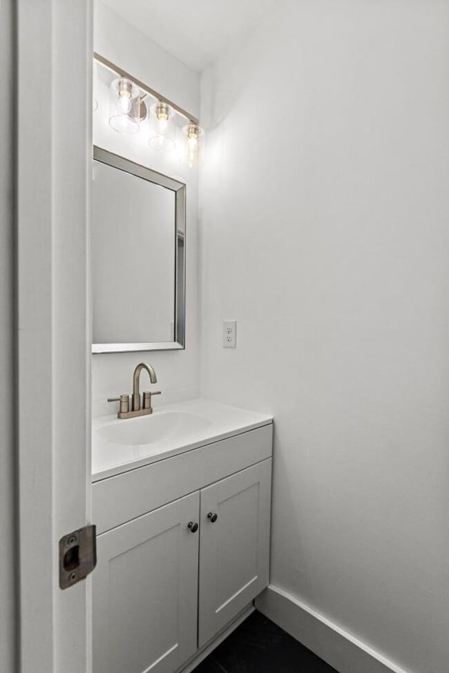 Building Photo - Completely Remodeled 2BR/1.5BA Townhome – City Convenience!