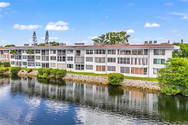 Building Photo - 1350 NE 191st St