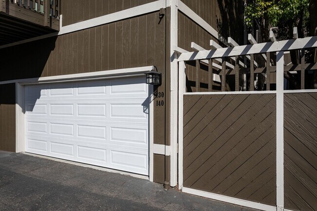 Building Photo - A Spacious 2 bedroom, 2 bathroom Townhouse - Upscale That’s Right On Trend