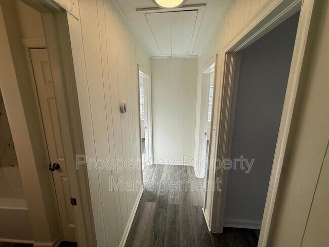 Building Photo - 828 Pamela Dr