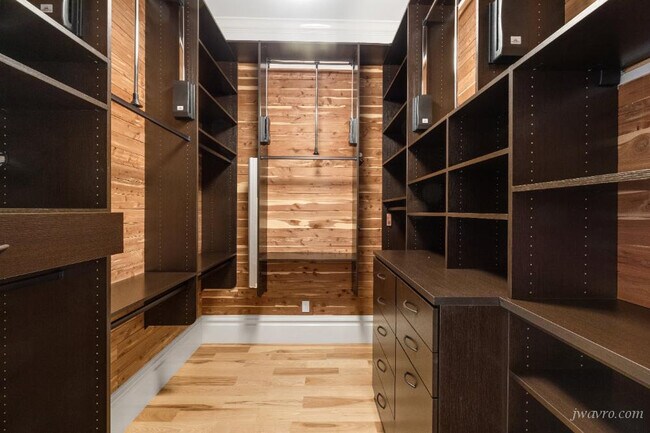 Building Photo - 19 Wilmot St