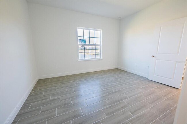 Building Photo - 1736 Pacific Rd