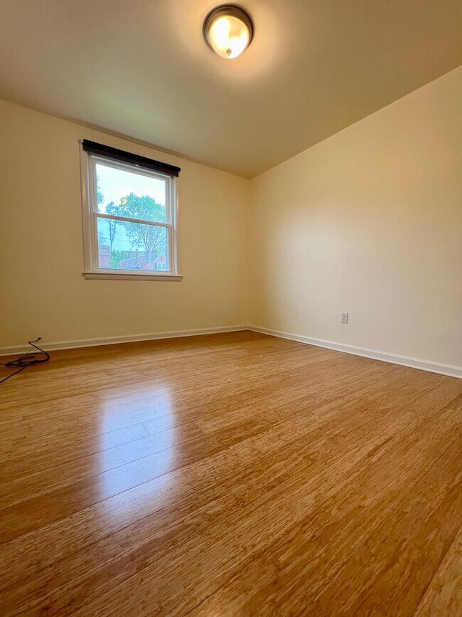 Building Photo - Gorgeous 3-Bedroom Townhome with One-Car Garage in Roxborough! Available NOW!