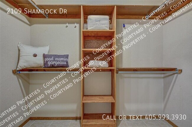 Building Photo - 2109 Shamrock Dr