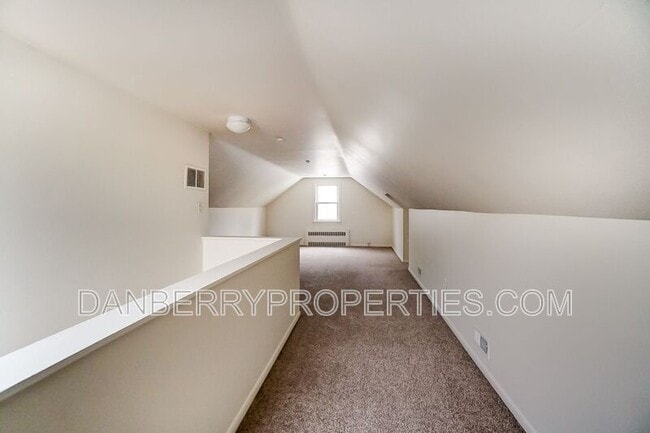 Building Photo - 915 Independence Rd