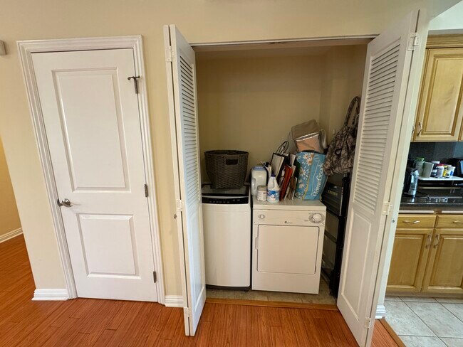 Building Photo - 1845 Beloit Ave