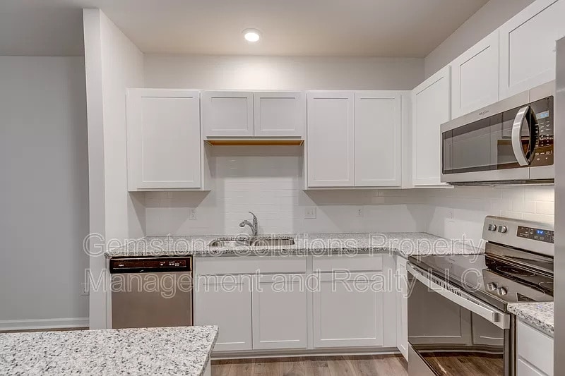 Building Photo - 608 Clifford Heights