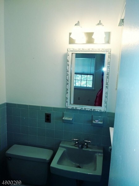 Building Photo - 245 Pompton Ave