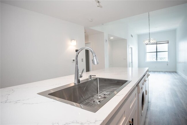 Building Photo - 1208 E Kennedy Blvd