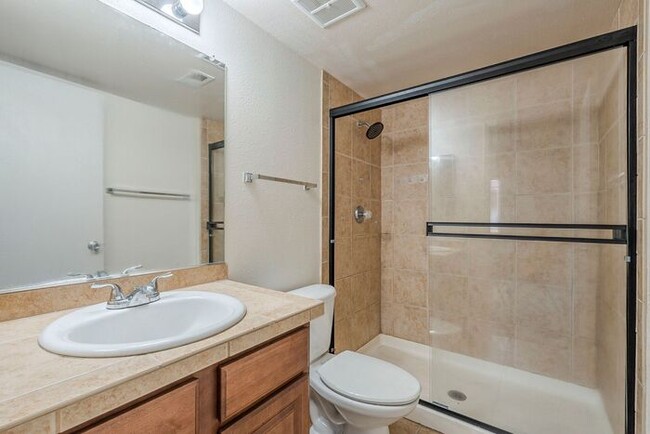 Building Photo - Bright 3-Bedroom Condo with Community Perks in Central Tucson