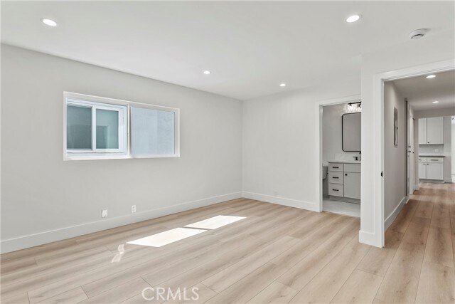 Building Photo - 913 E Balboa Blvd