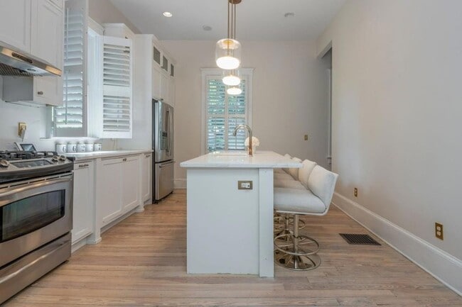 Building Photo - 242 Haralson Ave NE