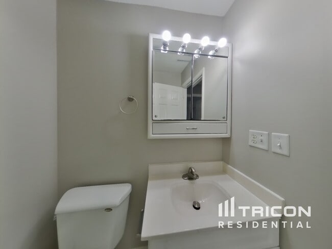 Building Photo - 9638 Zircon Ln N
