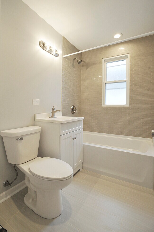 Building Photo - 5714 W Dakin St