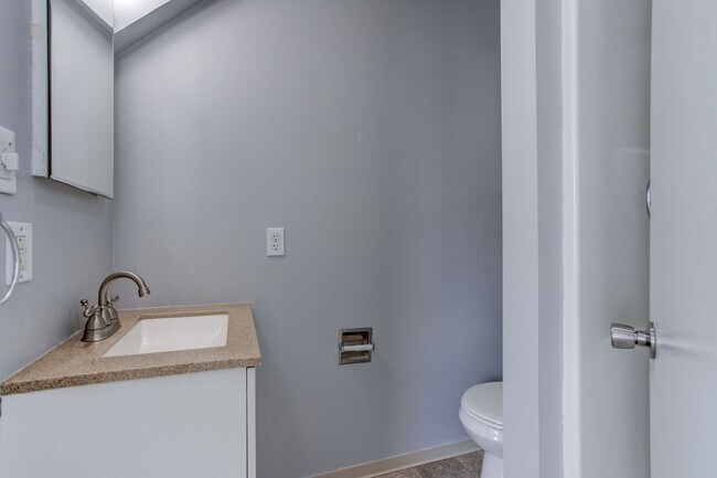 Interior Photo - Custer Street 1x1 unit!  Cozy and Quiet neighbor