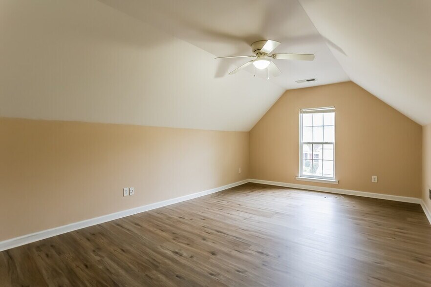 Building Photo - 357 Hunterian Pl