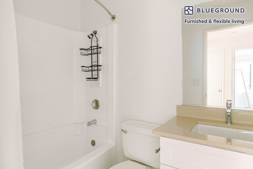 Building Photo - 1600 Villa St