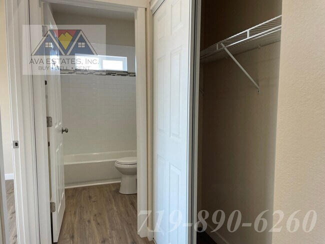 Building Photo - 753 E Springmont Dr