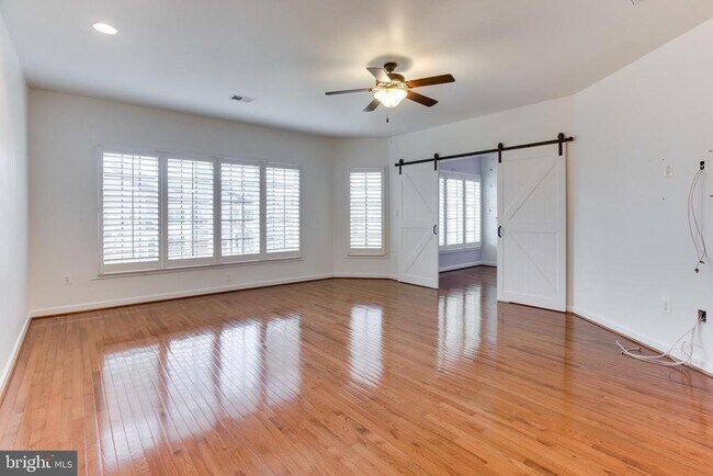 Building Photo - 18353 Fairway Oaks Square