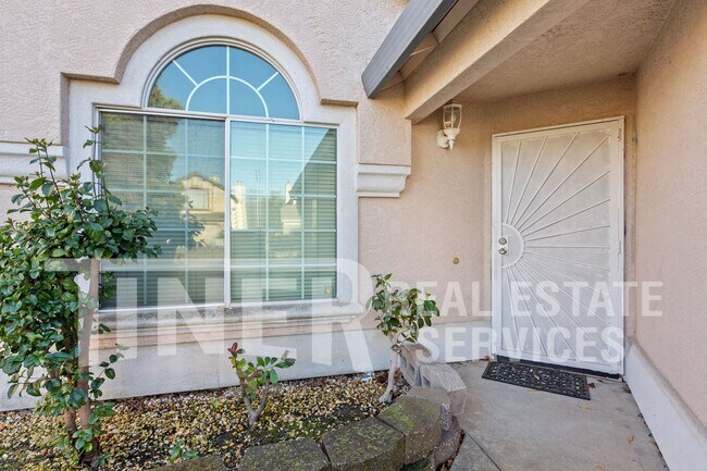 Building Photo - Spacious Home in Desireable Highland Hill ...